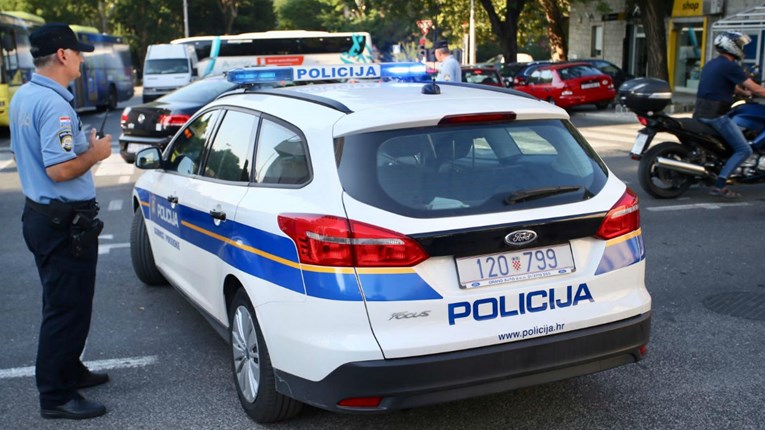 Policija traži očevice prometne nesreće u Sisku